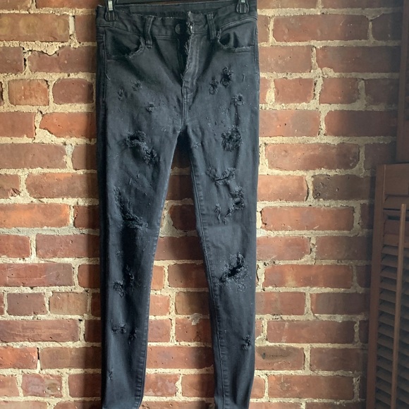 American Eagle Distressed Black Women Jeans Sz 4 - Picture 1 of 5